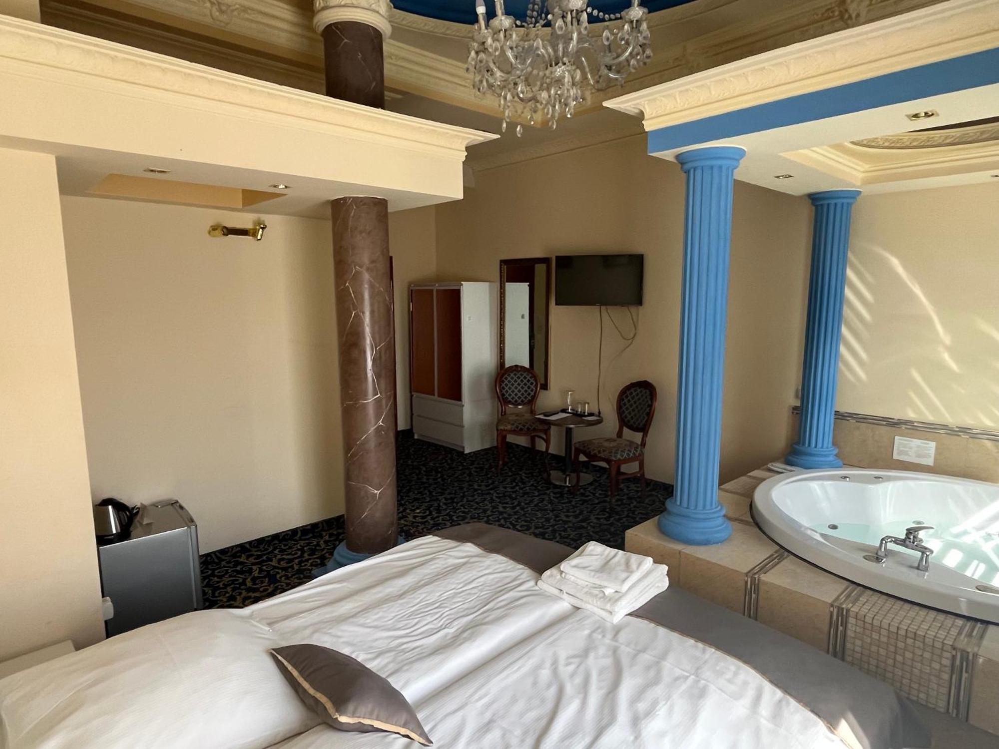 Hotel Venecia Palace Michałowice Esterno foto
