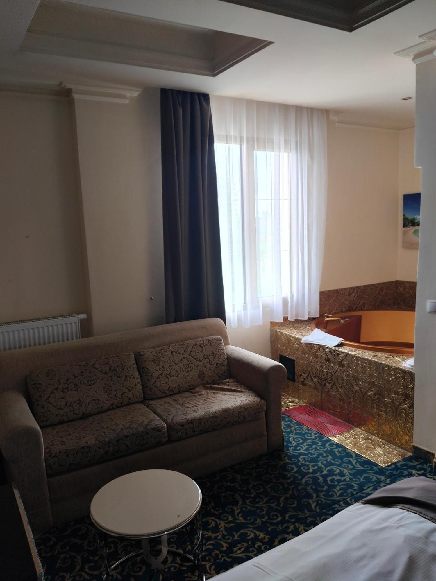 Hotel Venecia Palace Michałowice Esterno foto