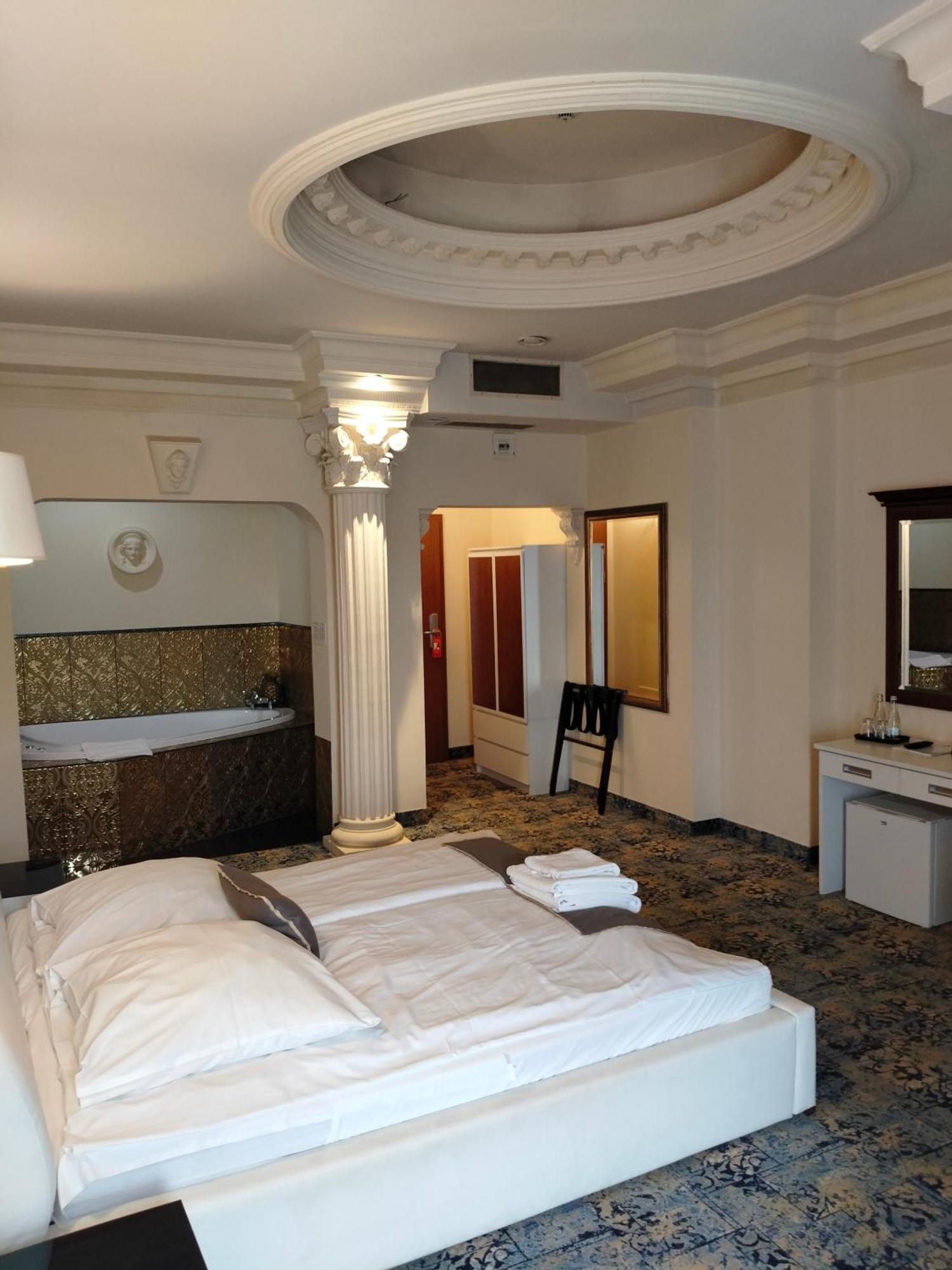 Hotel Venecia Palace Michałowice Esterno foto