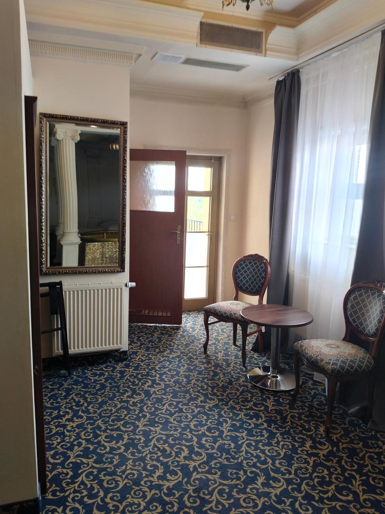 Hotel Venecia Palace Michałowice Esterno foto