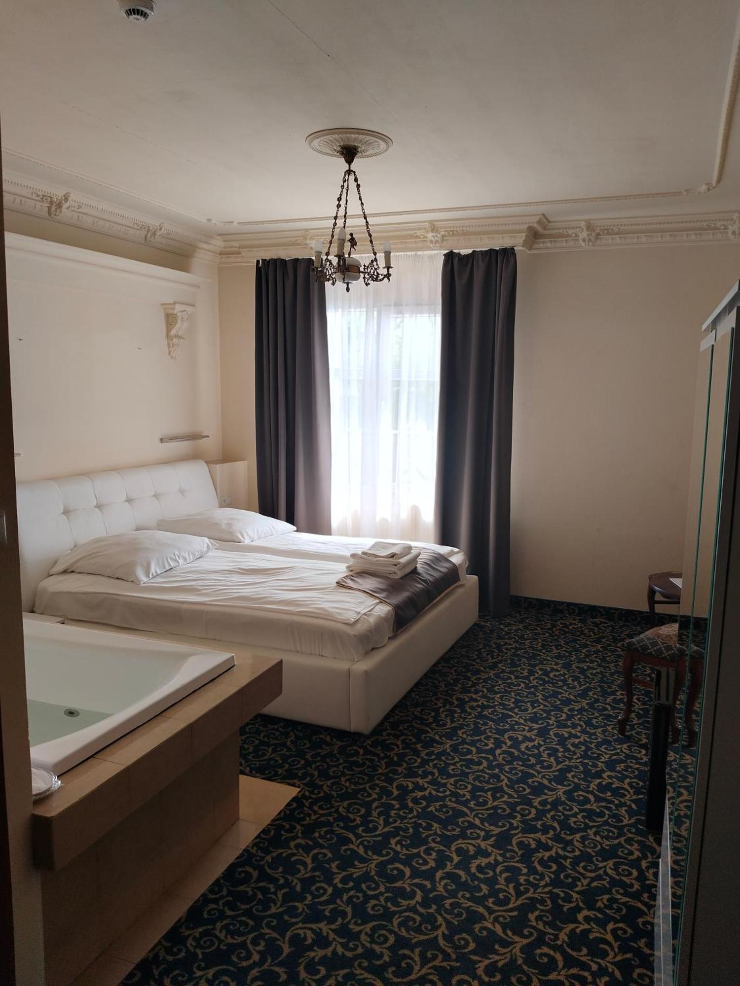 Hotel Venecia Palace Michałowice Esterno foto